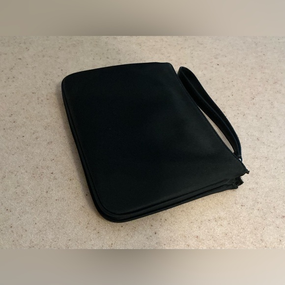 Kate Spade ♠️ New Yorkk Chelsea medium wristlet - Picture 3 of 4